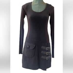 Bailey  Size M Super cool  Leather buckle details